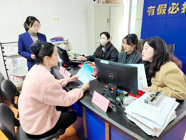 岳池县市场监管局联合县司法局开展“3·15”国际消费者权益日法律咨询活动